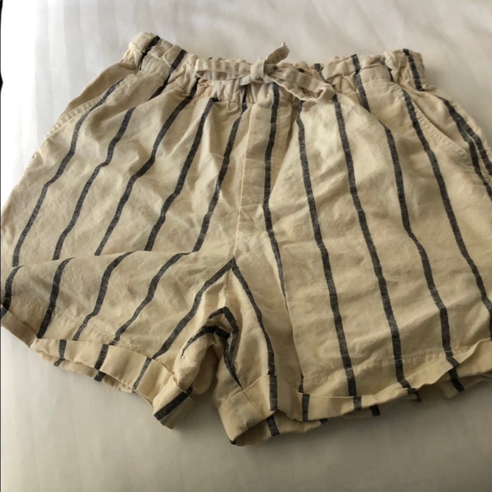 UNIQLO LINEN SHORTS